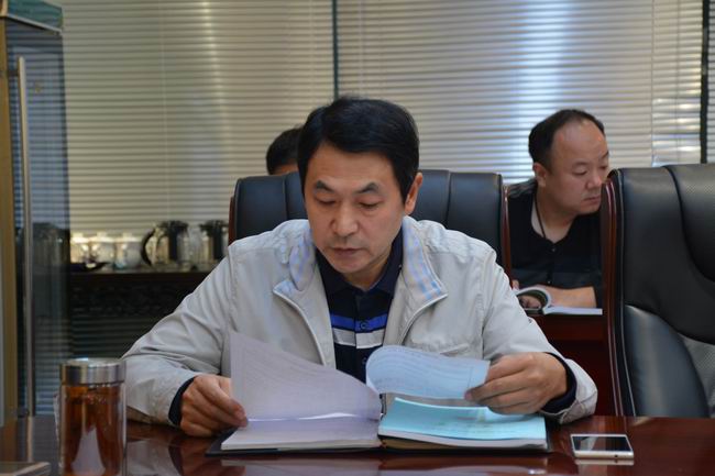 3、總工程師、管理者代表閆躍軍在首次會議上宣布內(nèi)部審核計劃.JPG