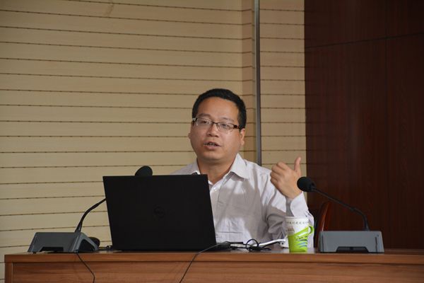 2、衛(wèi)科長的精彩演講.jpg