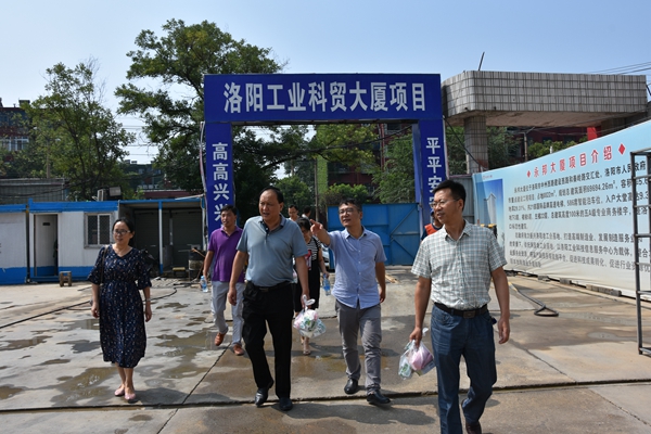 4、第二地理信息測繪院《洛陽工業(yè)科貿(mào)大廈基礎(chǔ)沉降觀測》工地.jpg