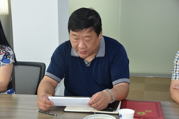 2、曹紅普總經(jīng)理宣讀公司任命文件.jpg