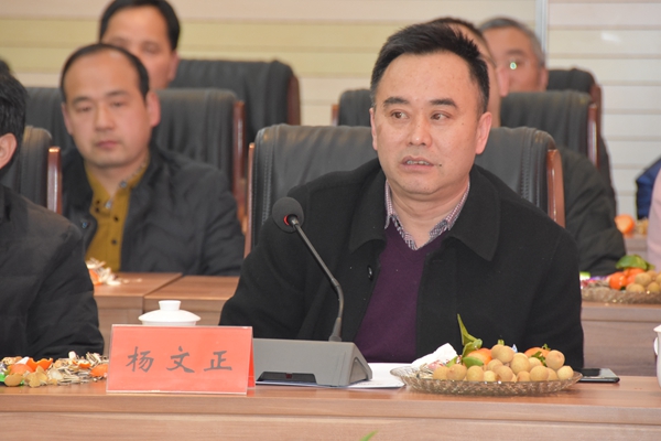5.各管理技術(shù)骨干為公司發(fā)展建言獻策.jpg