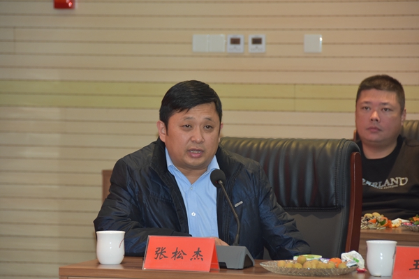 7.各管理技術(shù)骨干為公司發(fā)展建言獻策.jpg