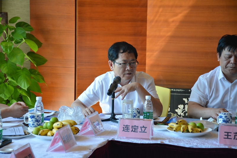 16-1、新成立的巖土工程勘察研究所所長(zhǎng)連定立發(fā)言.jpg
