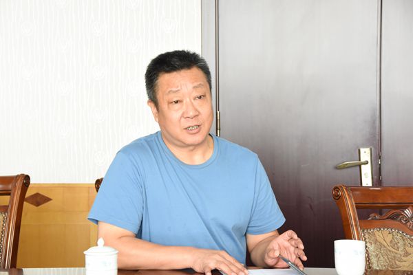 4.洛陽市住房和城鄉(xiāng)建設(shè)委員會副主任袁建明蒞臨會議并發(fā)表講話.jpg